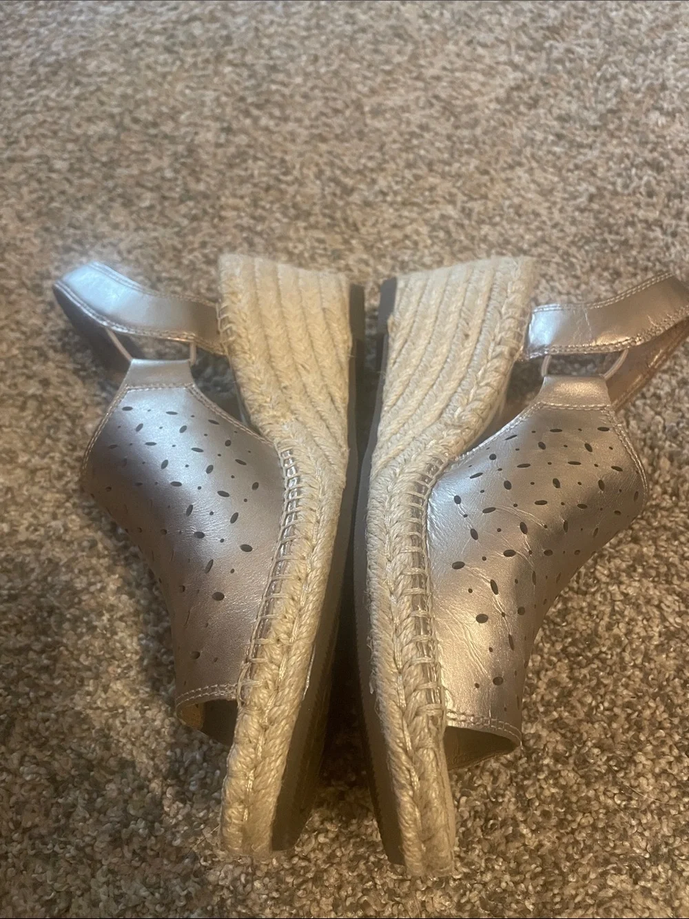 Clark’s Petrina Gail Metallic Gold Espadrille Wedge Sandals size 7.5